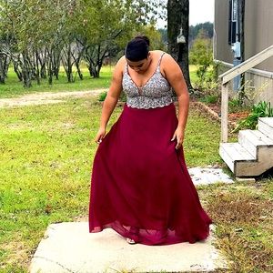 The dress was $350 I’m selling it for $150